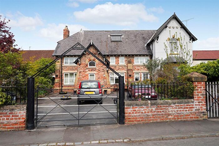 4 Bedroom Semi-detached House For Sale In Low Coniscliffe, Darlington, DL2