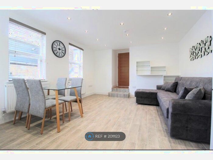 3 Bedroom Flat To Rent In Alexandra Park Road, London, N22