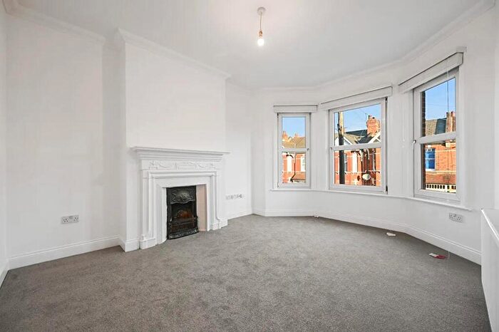 4 Bedroom Flat To Rent In Temple Road, London, NW2