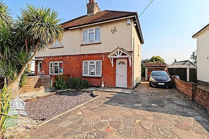 3 Bedroom Semi Detached House For Sale In High Road, South Benfleet, SS7