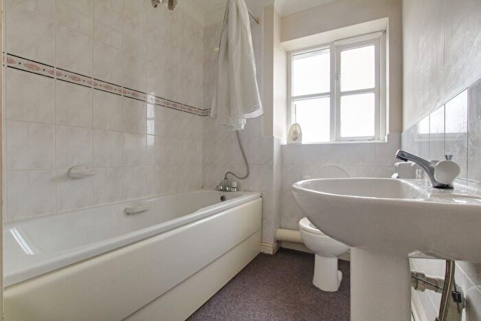 2 Bedroom Semi-Detached House For Sale In Stewart Place, Wickford, SS12