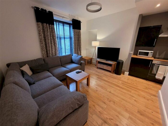 1 Bedroom Flat To Rent In Hollybank Place, City Centre, Aberdeen, AB11
