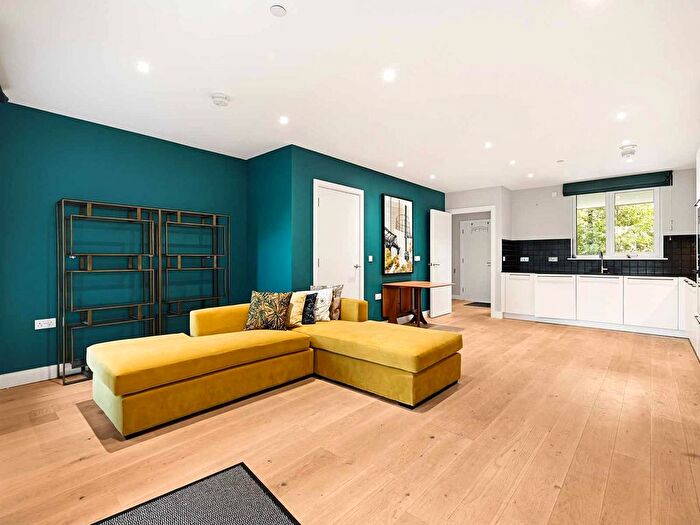 3 Bedroom Flat To Rent In Cotton Street, London, E14