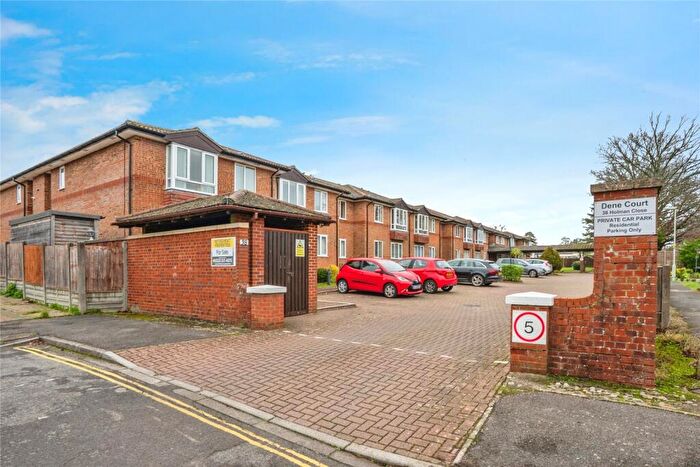 1 Bedroom Flat For Sale In Holman Close, Waterlooville, Hampshire, PO8