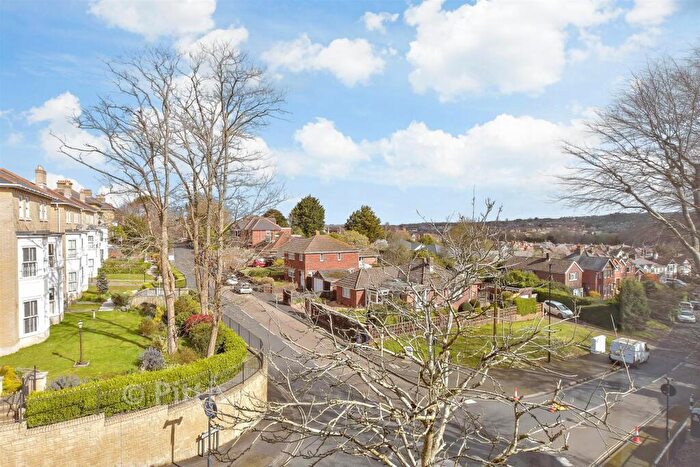 4 Bedroom Semi-Detached House For Sale In Whitepit Lane, Newport, Isle Of Wight, PO30