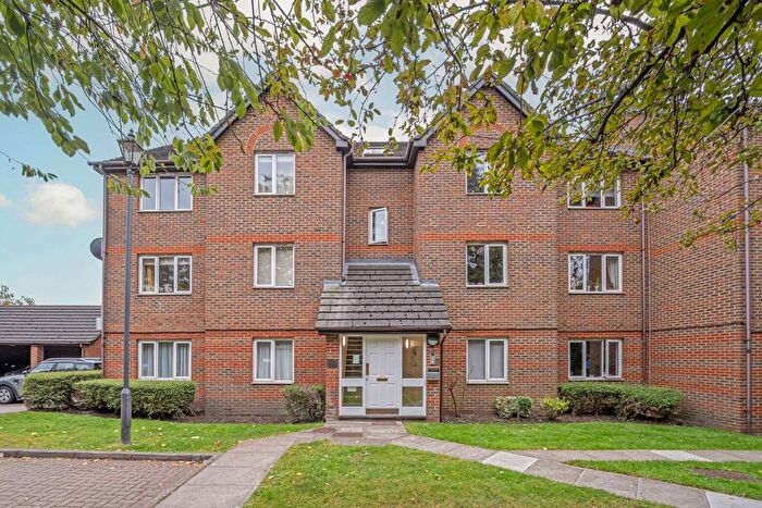 2 Bedroom Flat For Sale In John Austin Close, Kingston Upon Thames, KT2