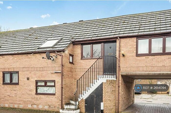 Studio To Rent In Capstan Way, London, SE16