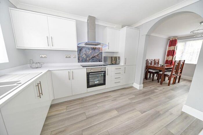 4 Bedroom Terraced House For Sale In Chatsworth Avenue, Cosham, PO6