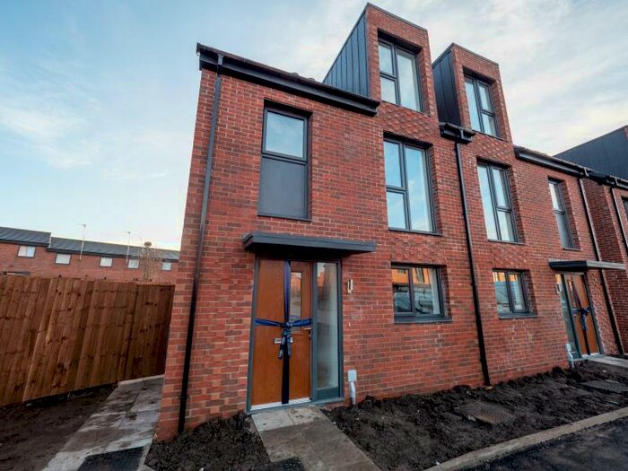 4 Bedroom Semi-Detached House To Rent In Amersham Street, Salford, M5