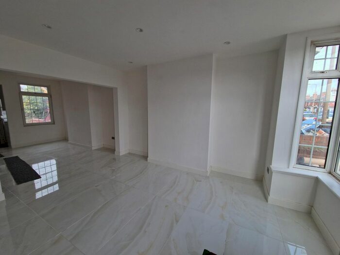 2 Bedroom Property To Rent In Bentley Road, Doncaster, DN5