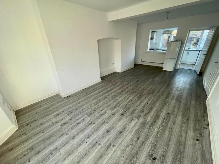 3 Bedroom Semi-Detached House To Rent In Glenn Street, Coventry, CV6