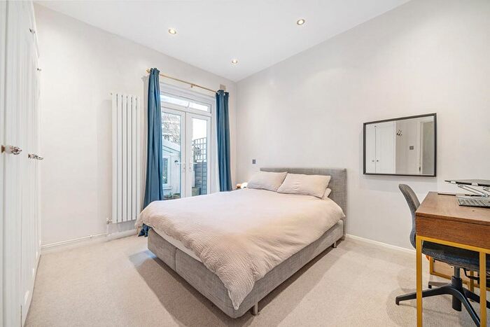 2 Bedroom Flat For Sale In Medora Road, London, SW2
