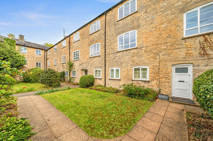 2 Bedroom Apartment For Sale In Woodgreen, Witney, Oxfordshire, OX28