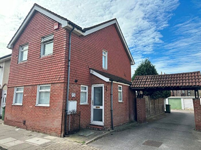 3 Bedroom End Of Terrace House To Rent In St. Stephens Road, Portsmouth, Hampshire, PO2