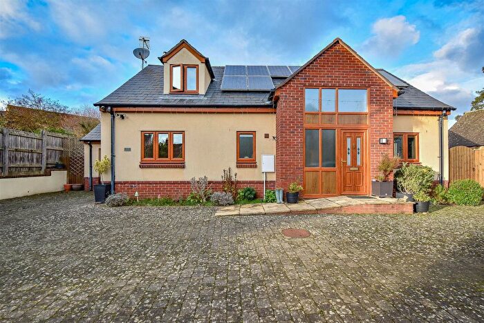 4 Bedroom Detached House For Sale In Woodend Lane, Cam, GL11