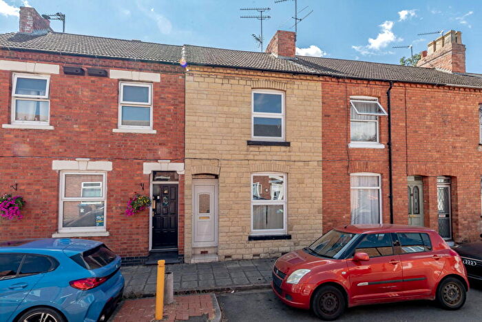 3 Bedroom Terraced House For Sale In St. Mary Street, New Bradwell, Milton Keynes, MK13