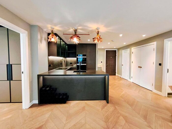3 Bedroom Flat To Rent In Cleveland Street, London, W1T