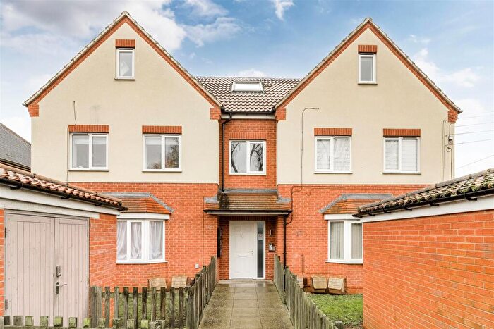 1 Bedroom Flat To Rent In Henshaw Road, Wellingborough, NN8