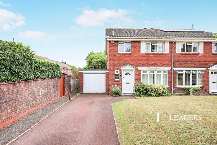 3 Bedroom End Of Terrace House To Rent In Gaudick Road, BN20