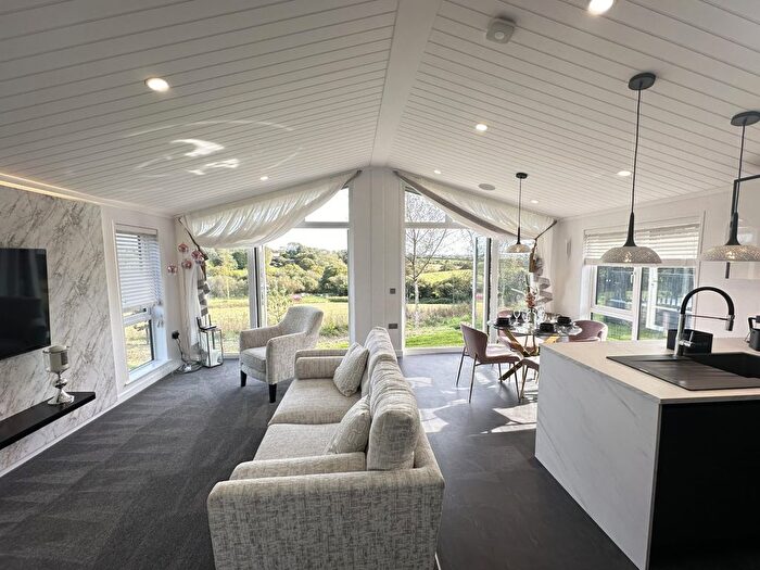 2 Bedroom Mobile/park Home For Sale In Hewas Water, St. Austell, PL26