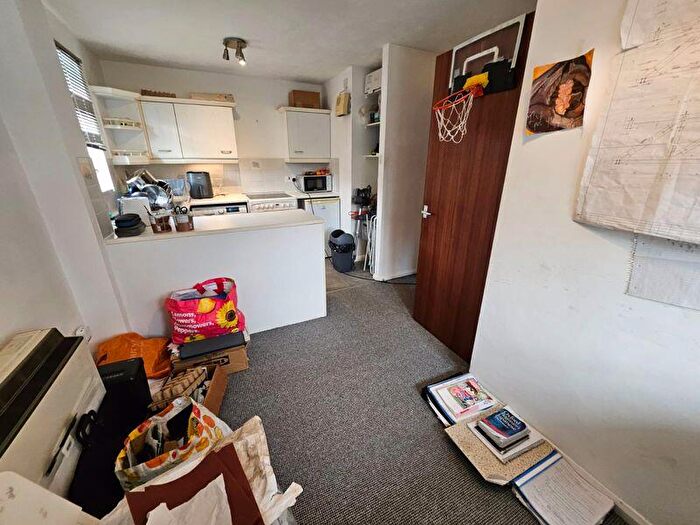 1 Bedroom Flat To Rent In Paddock Close, Bristol, BS32