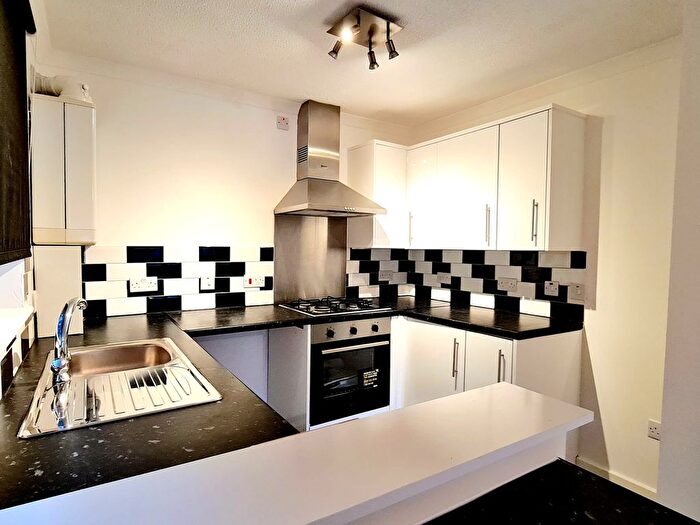 2 Bedroom Flat To Rent In Lion Court, Northampton, NN4