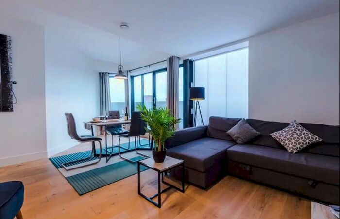 2 Bedroom Flat To Rent In Short Let, All Bills Included, Grafton Road, CR0