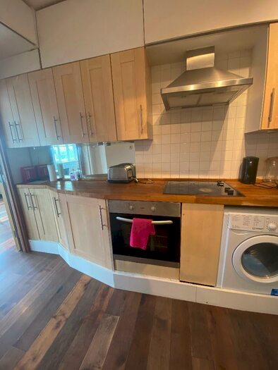 3 Bedroom Flat To Rent In Reynolds House, Approach Road, Bethnal Green, Victoria Park, London, E2