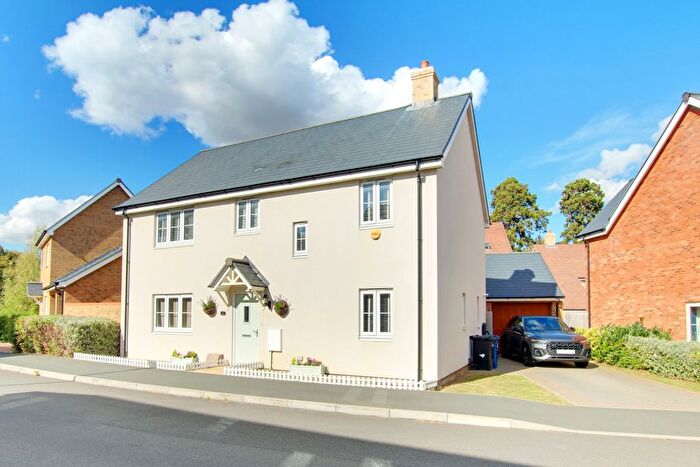 4 Bedroom Detached House For Sale In Park Close, Fenstanton, Cambridgeshire, PE28