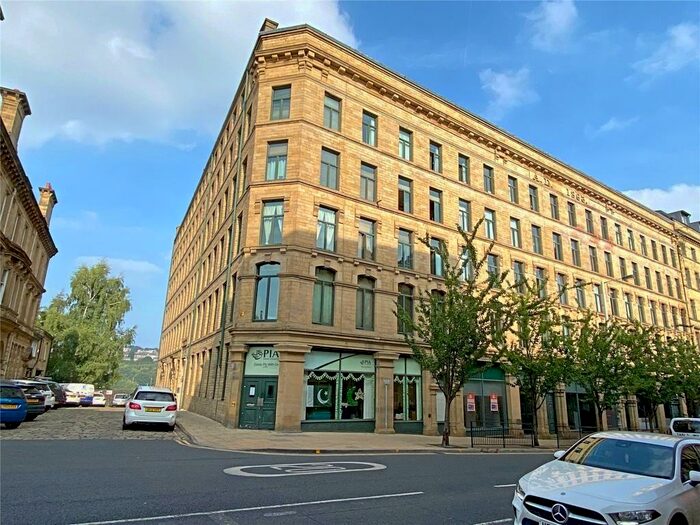 2 Bedroom Apartment To Rent In Apartment, Broadgate House, Broad Street, Bradford, BD1