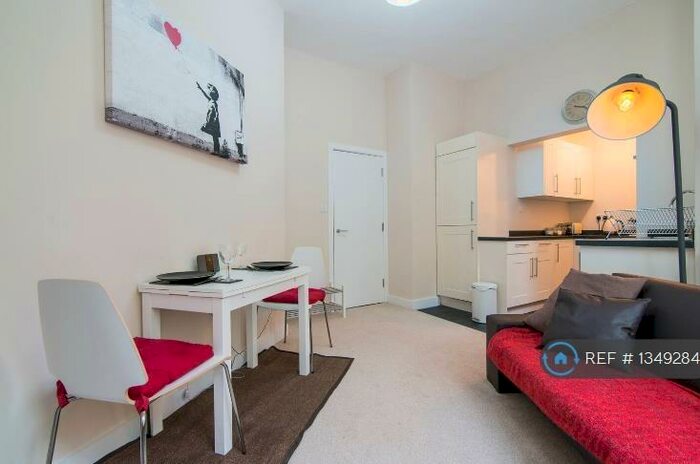 1 Bedroom Flat To Rent In Whalley Road, Manchester, M16