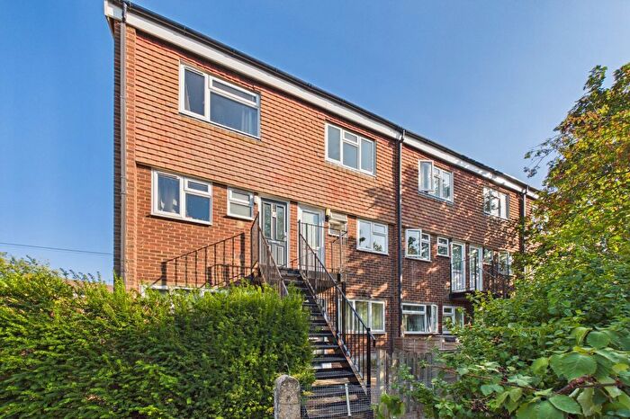 2 Bedroom Maisonette For Sale In Weydon Lane, Farnham, Surrey, GU9