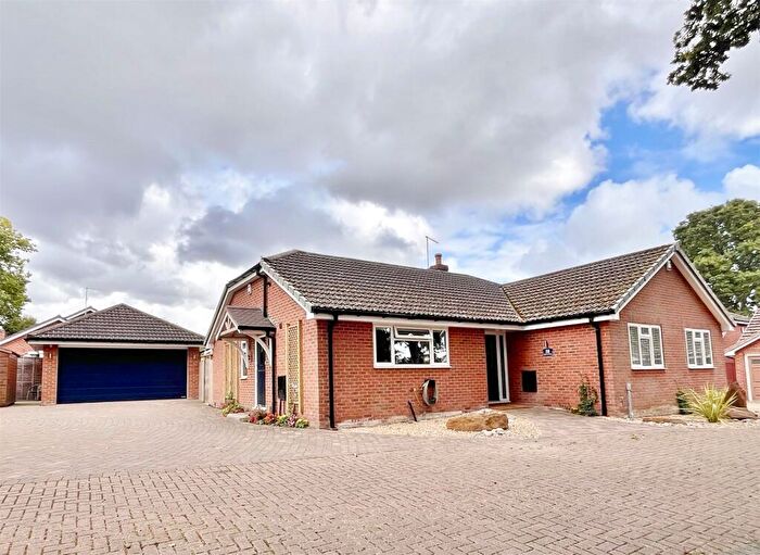 3 Bedroom Bungalow For Sale In Sherwood Drive, Verwood, Dorset, BH31