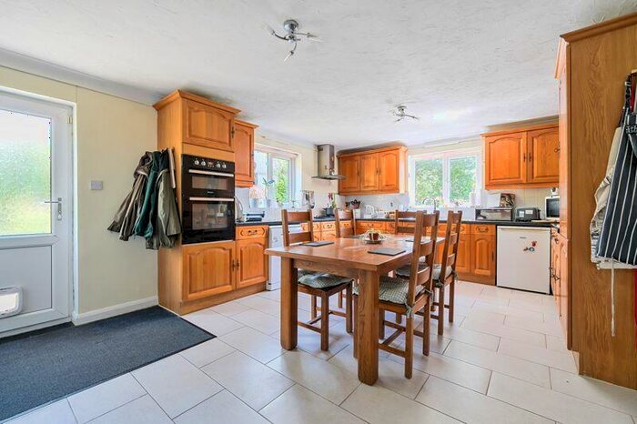 4 Bedroom Detached House For Sale In Mill Lane, Exton, EX3