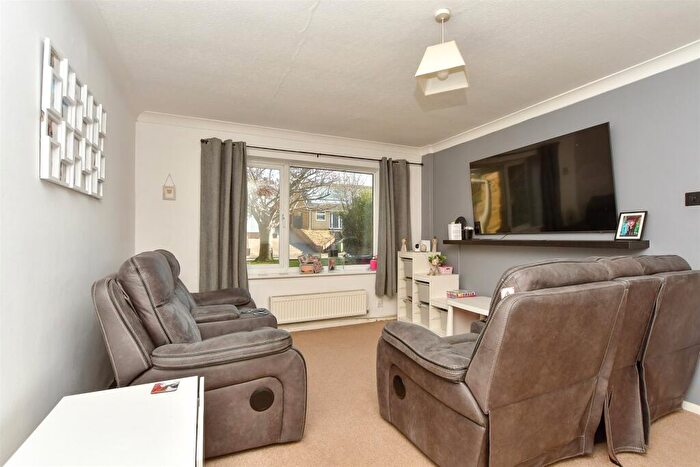 2 Bedroom Ground Maisonette For Sale In Main Road, Longfield, Kent, DA3