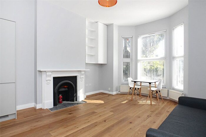 2 Bedroom Flat To Rent In Coverdale Road, London, W12