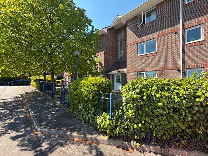 2 Bedroom Flat For Sale In Thamesmead, Walton-On-Thames, KT12