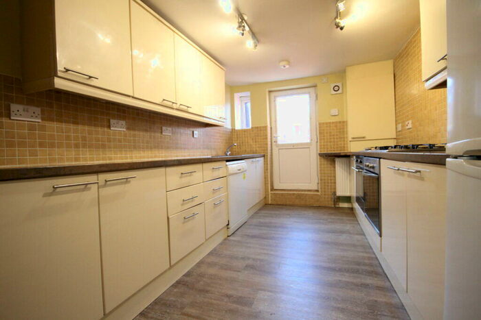 8 Bedroom Terraced House To Rent In Brudenell Avenue, Hyde Park, Leeds, LS6