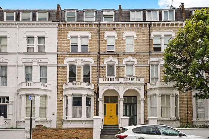 2 Bedroom Flat For Sale In Sinclair Road, Olympia, London, W14