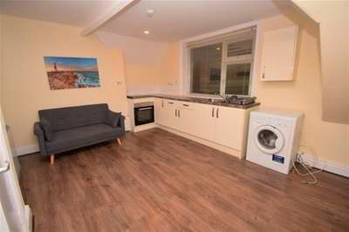 1 Bedroom Flat To Rent In Glenfield Road, LE3
