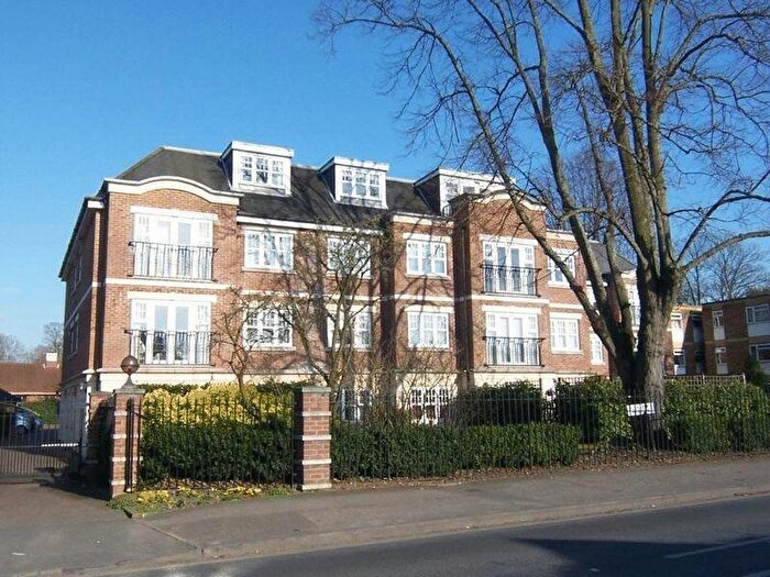 2 Bedroom Flat To Rent In Two Bedroom Garden Apartment, Epsom, KT17