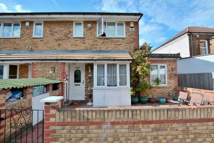 2 Bedroom End Of Terrace House To Rent In Cowley Mill Road, Cowley, Uxbridge UB8