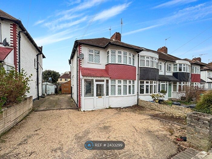 3 Bedroom End Of Terrace House To Rent In Wills Crescent, Hounslow, TW3