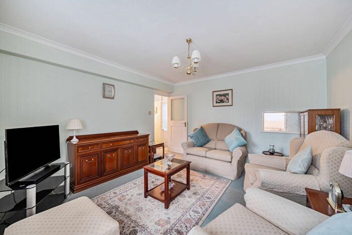 2 Bedroom Flat For Sale In Churchill Gardens, Pimlico, London, SW1V