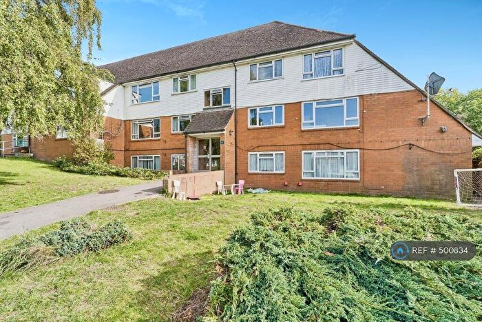2 Bedroom Flat To Rent In Cressal Mead, Leatherhead, KT22