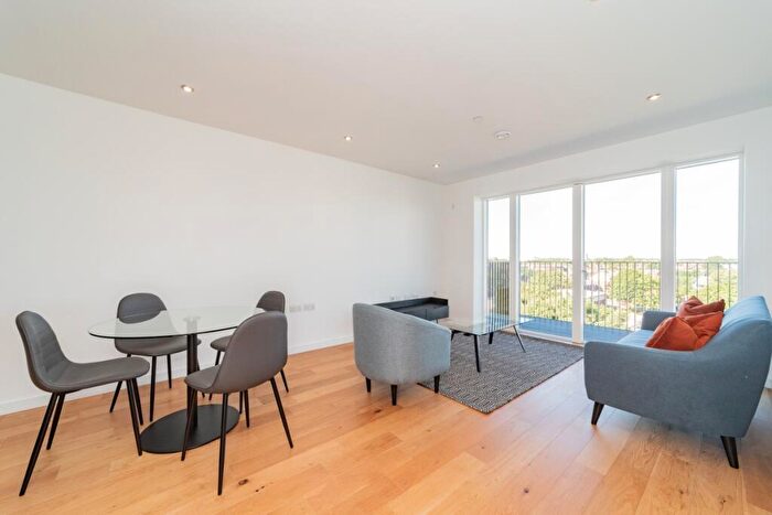 2 Bedroom Apartment To Rent In Dawson Building, Stratford, E15