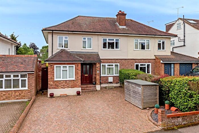4 Bedroom Semi-Detached House For Sale In Kingshill Avenue, St. Albans, AL4
