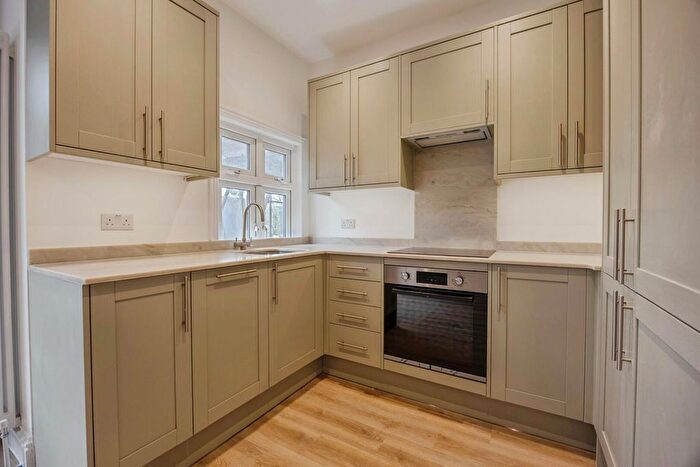 2 Bedroom Flat To Rent In Downs Road, Coulsdon, CR5