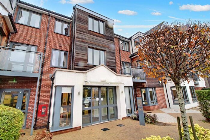 2 Bedroom Apartment To Rent In Mandeville Court, EN6