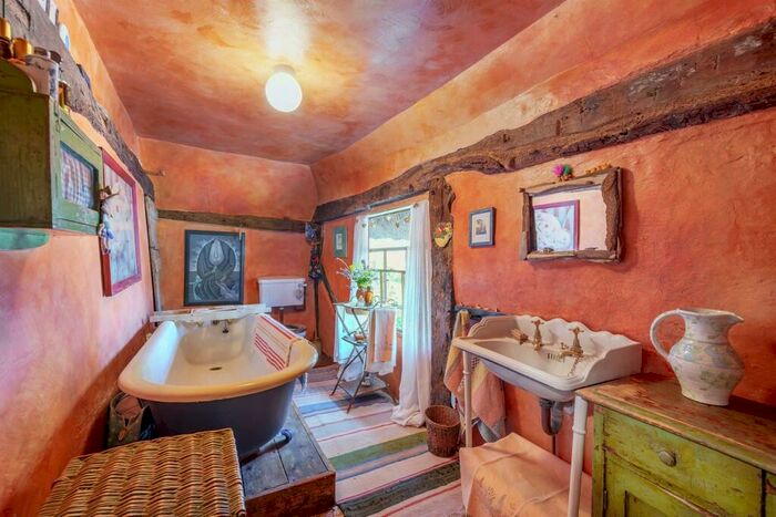 2 Bedroom Detached House For Sale In Church Street, Amberley, West Sussex, BN18